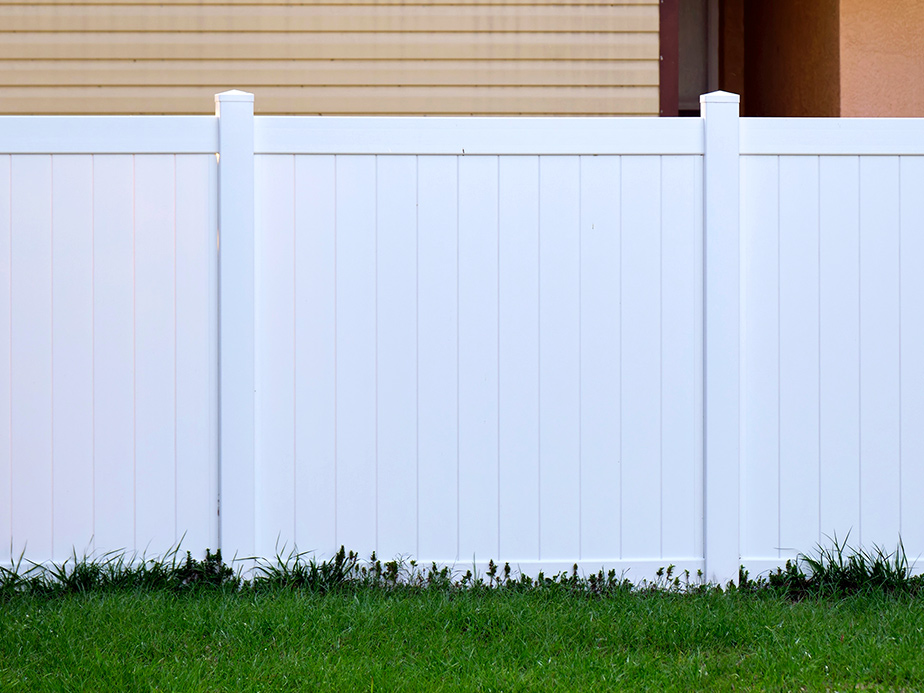 Fulshear Texas vinyl privacy fencing